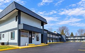 Richmond Inn & Suites Near Dayton I-70